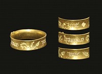 Medieval Gold Black Letter 'Joie Honour Joie' Posy Ring