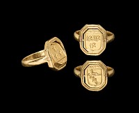 Post Medieval Gold Elizabethan Heraldic Swivel Ring