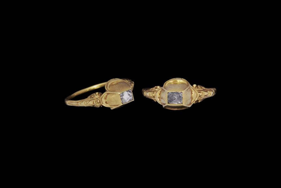 Elizabethan Gold Ring with Pyramid Diamond