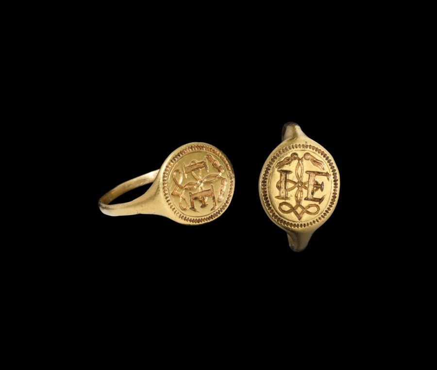 Elizabethan Gold Signet Ring with I E