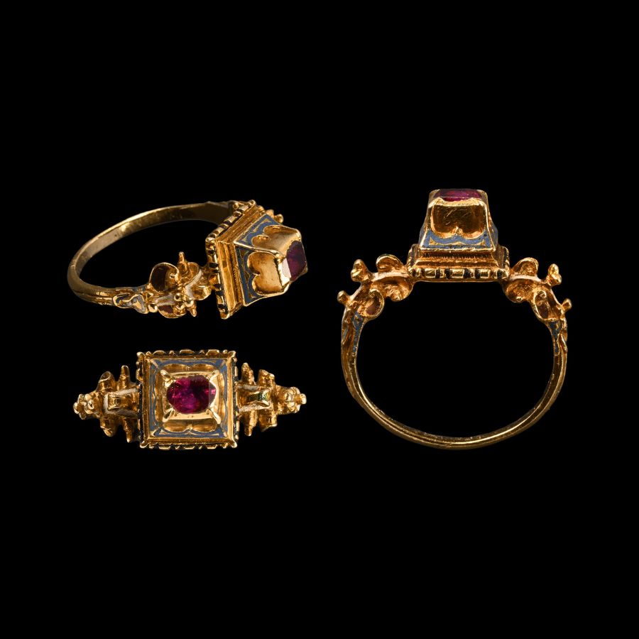 Renaissance Gold Ring with Ruby and Enamelling