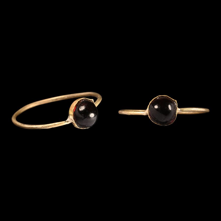 Medieval Gold Ring with Garnet Cabochon