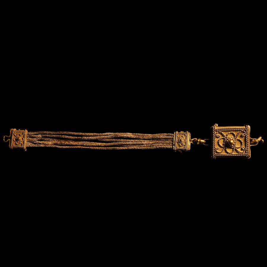 Javanese Gold Child's Decorated Bracelet