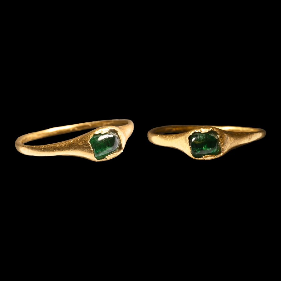 Medieval Gold Ring with Emerald Cabochon