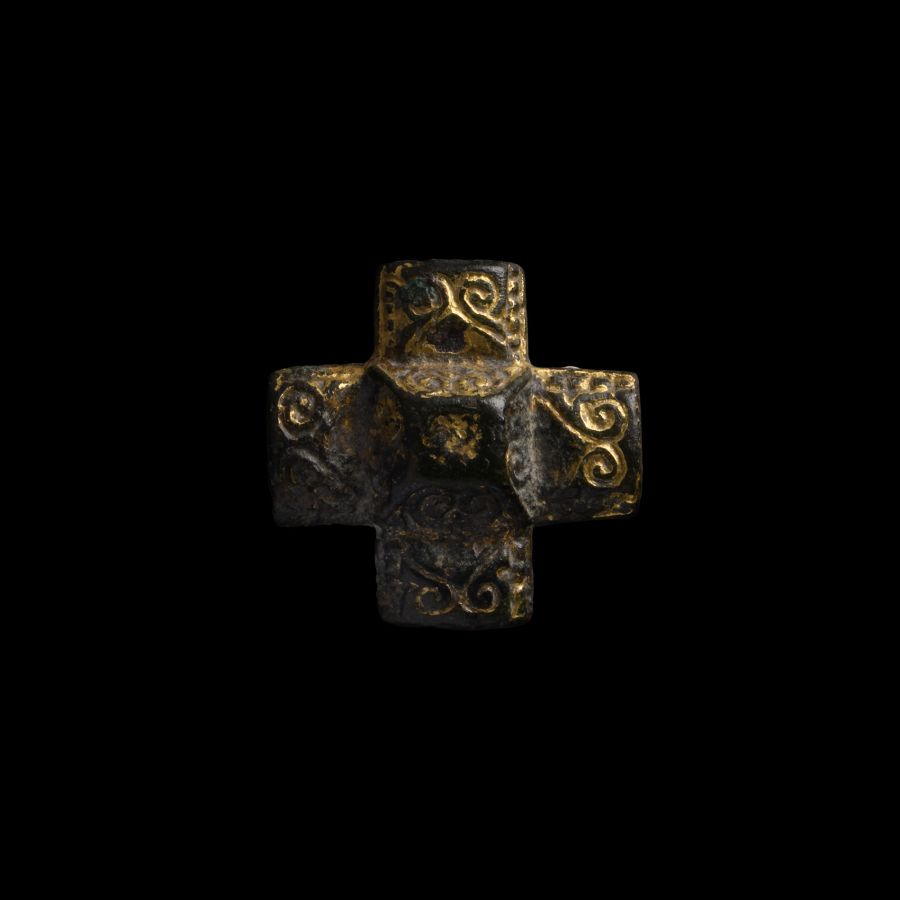 Saxon Gilt Cruciform Pyramid Mount