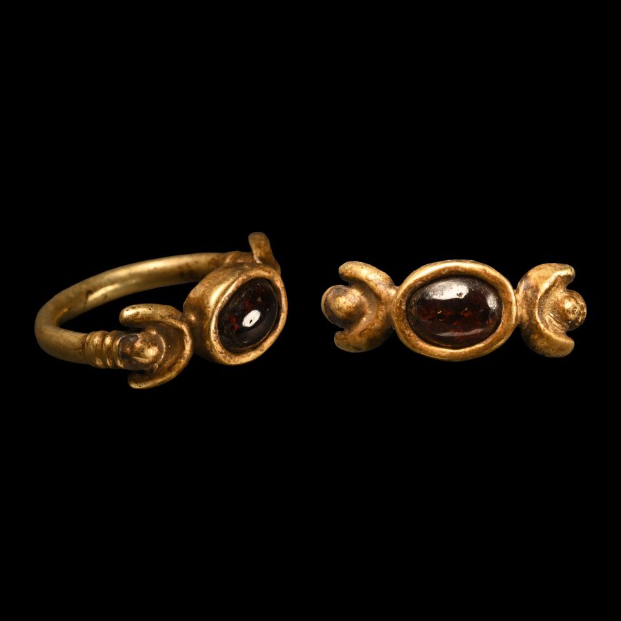 Merovingian Gold Ring with Cabochon Garnet