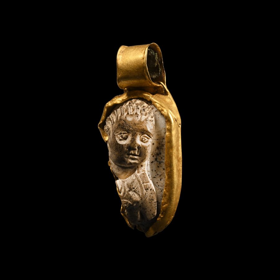 Roman Gold Pendant with Cameo
