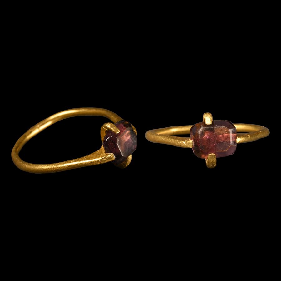 Medieval Gold Ring with Amethyst Gemstone