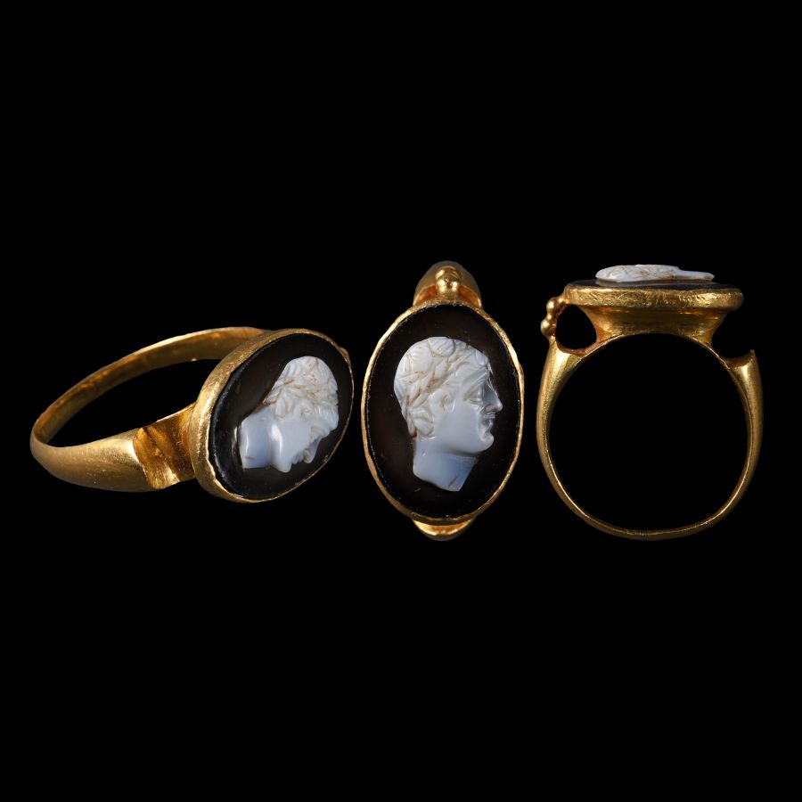 Portrait Cameo Gemstone in Gold Ring