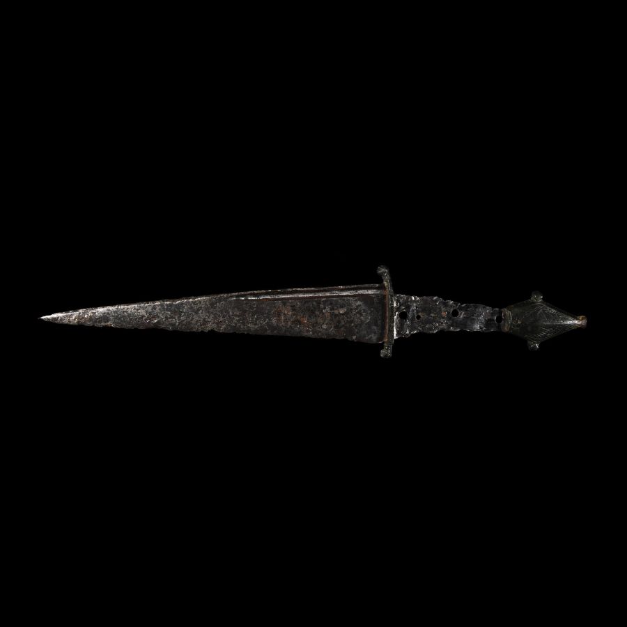 Medieval Quillon Dagger with Bronze Pommel