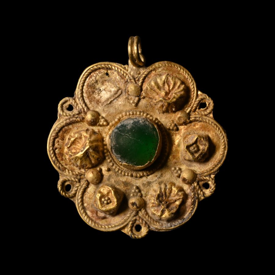 Large Roman Gold Pendant with Cabochon