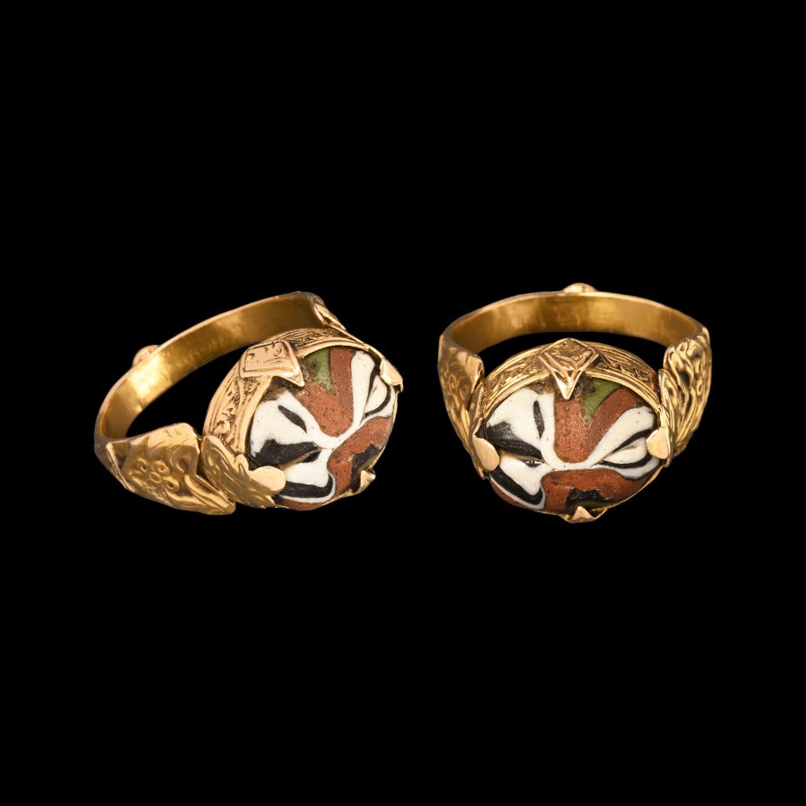 Seljuk Style Gold Ring with Glass Cabochon