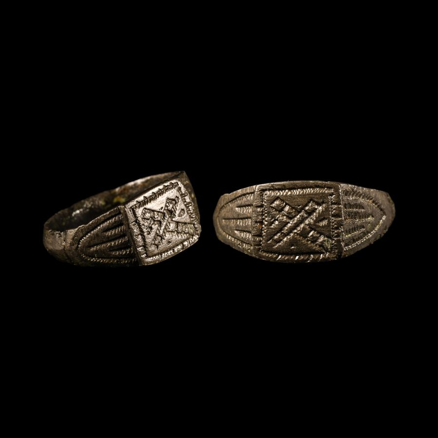 Tudor Period Bronze Armorial Signet Ring with Saltire Cross