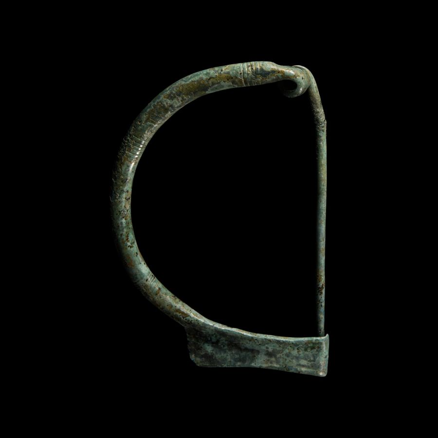 Italic Bronze Bow Brooch