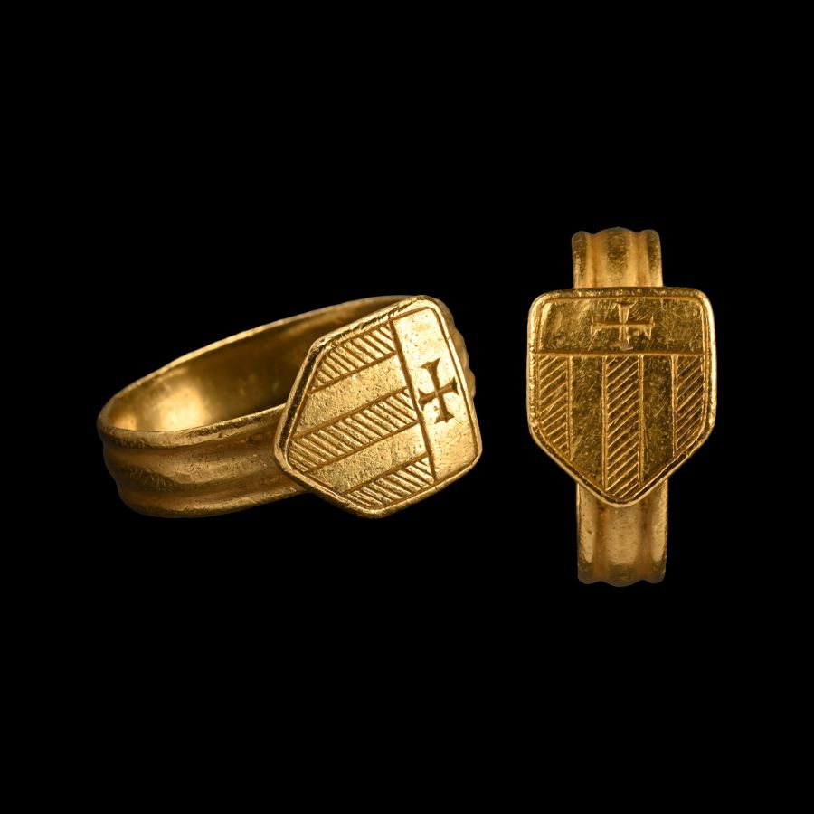 Post Medieval Gold Heraldic Signet Ring with the Arms of the Friars of the Order of the Blessed Virgin Mary of Mercy