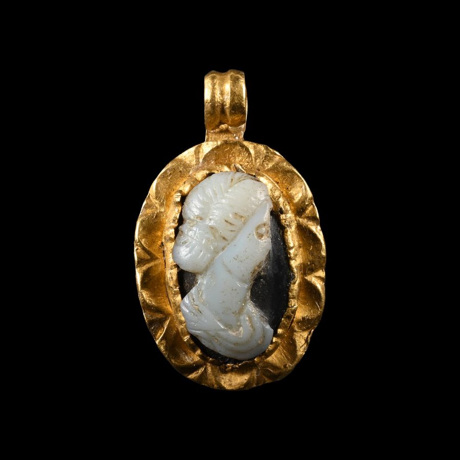 Roman Gold Pendant with Cameo