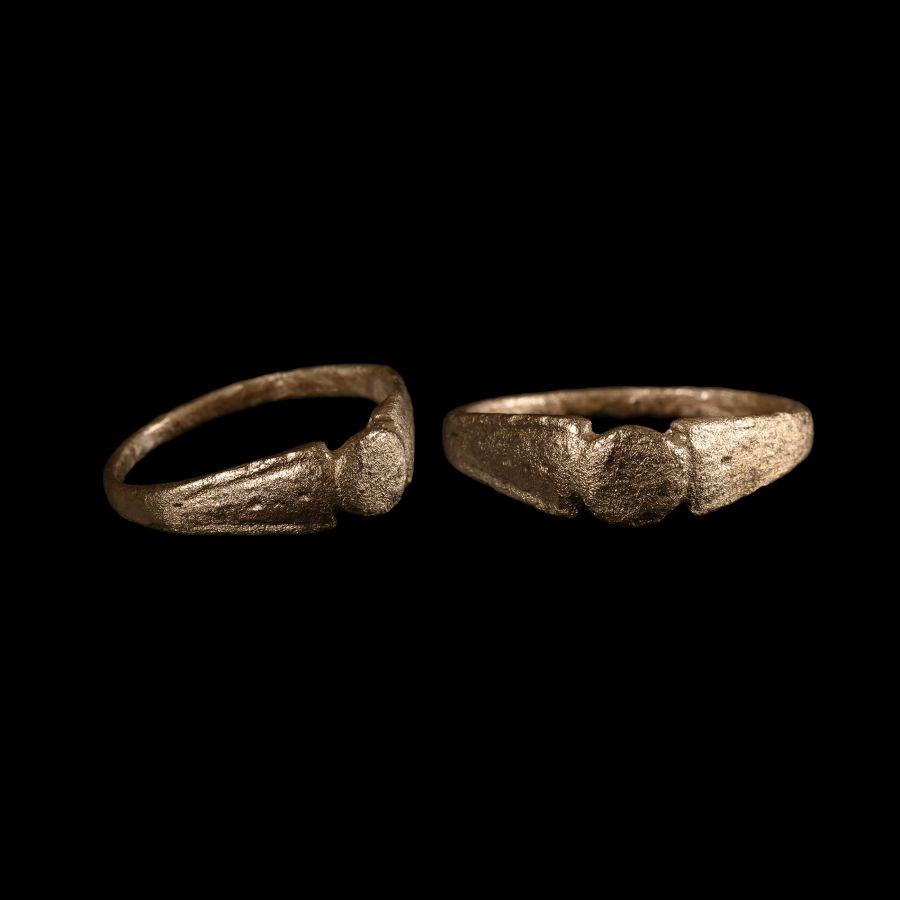 Roman Silver Ring with Expanding Shoulders
