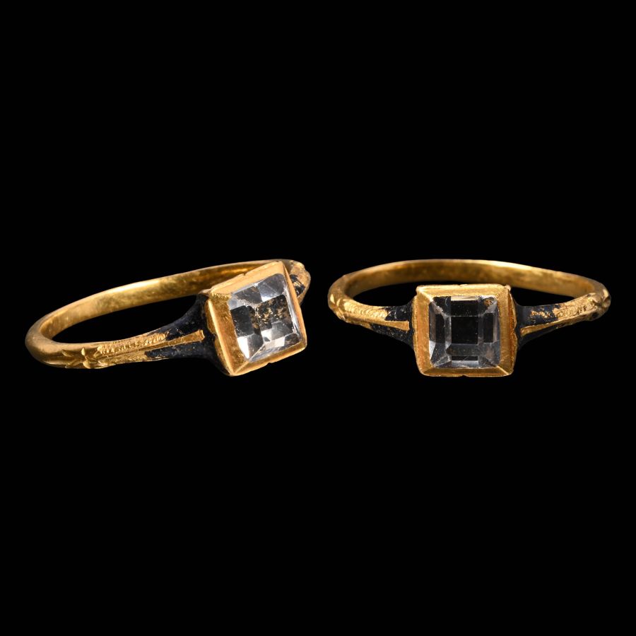 Renaissance Enamelled Gold Ring with Gemstone