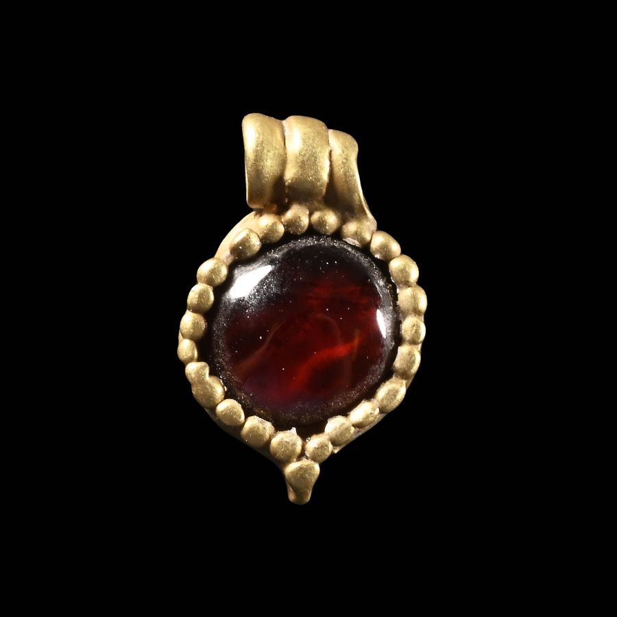 Roman Gold Pendant with Garnet
