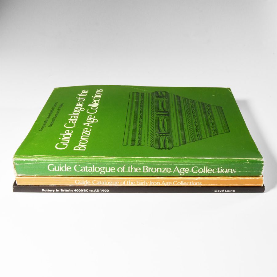 Archaeological Books - Guide Catalogues of the Bronze and Early Iron Age [3]
