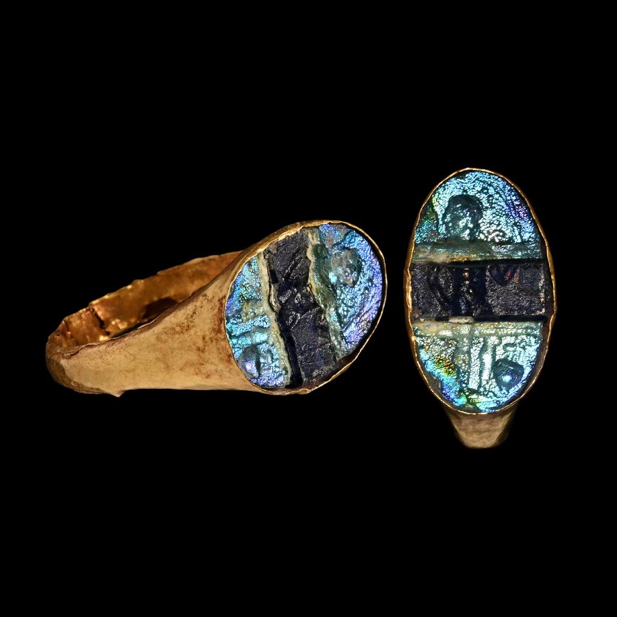 Roman Gold Ring with Banded Glass
