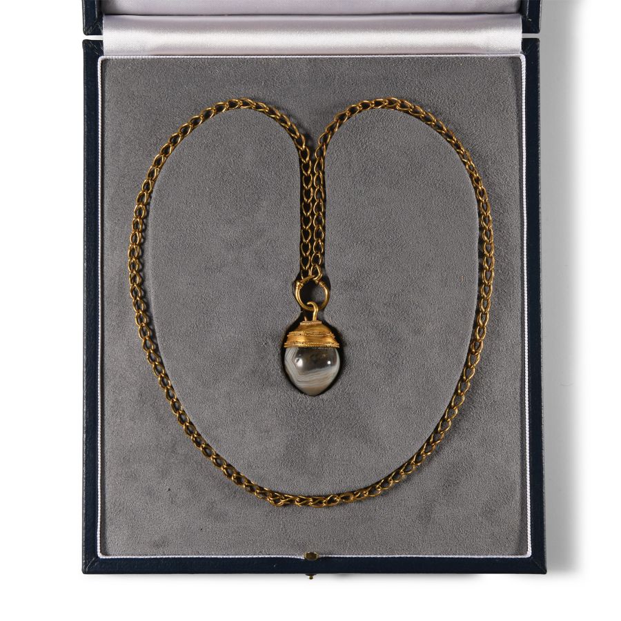 Gold Necklace with Agate Pendant