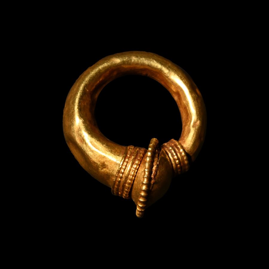 Etruscan Gold Trumpet-Shaped Earring