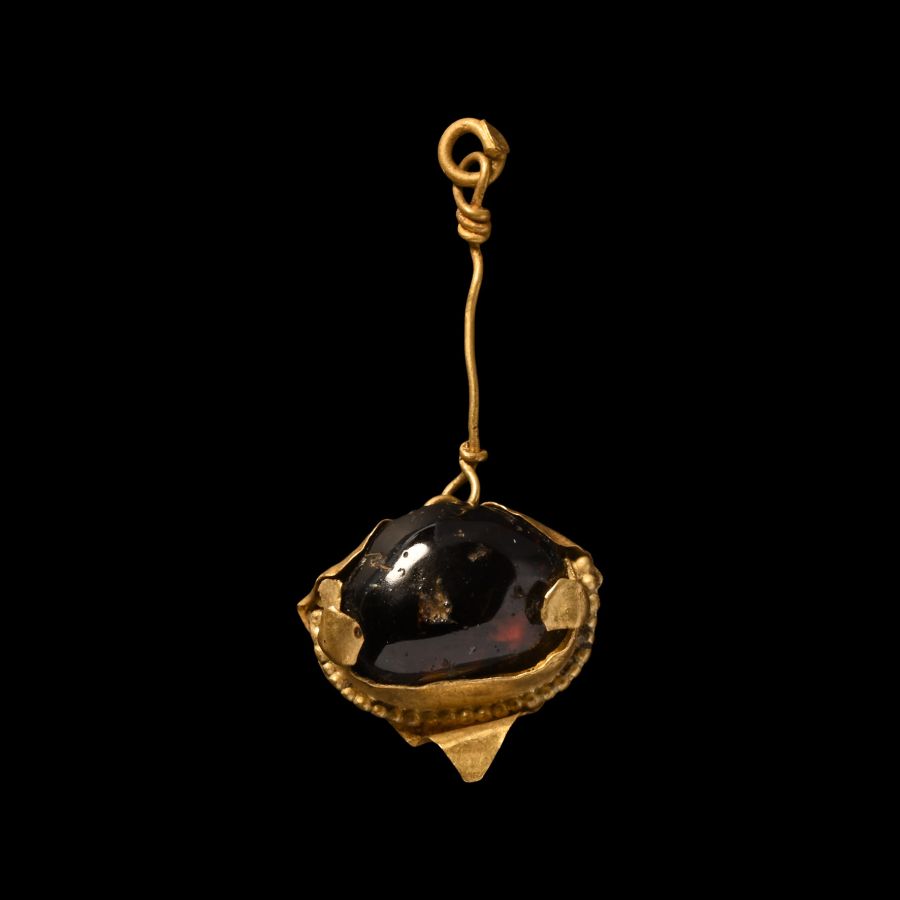 Byzantine Gold Garnet Set Pendant