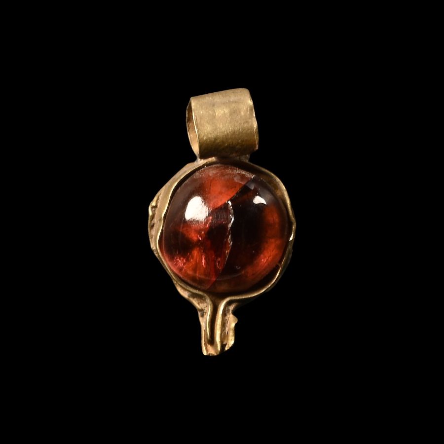 Roman Gold Pendant with Garnet