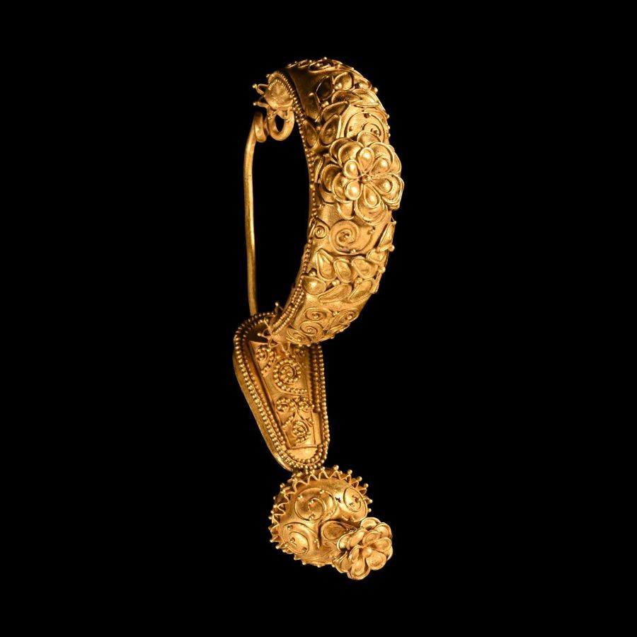 Etruscan Gold Filigree Leech Brooch