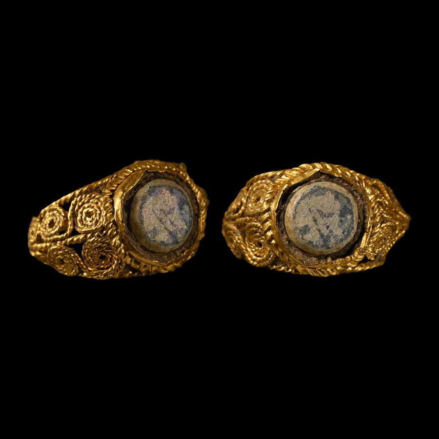 Roman Gold Ring with Cabochon