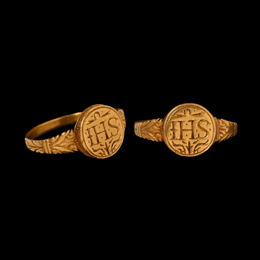 Elizabethan Period Gold Ring with IHS Monogram