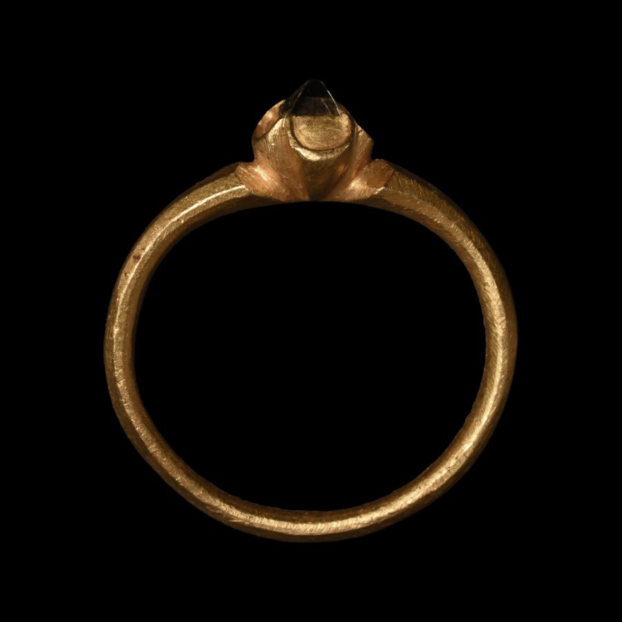 Elizabethan Period Gold Ring with Natural Diamond Crystal