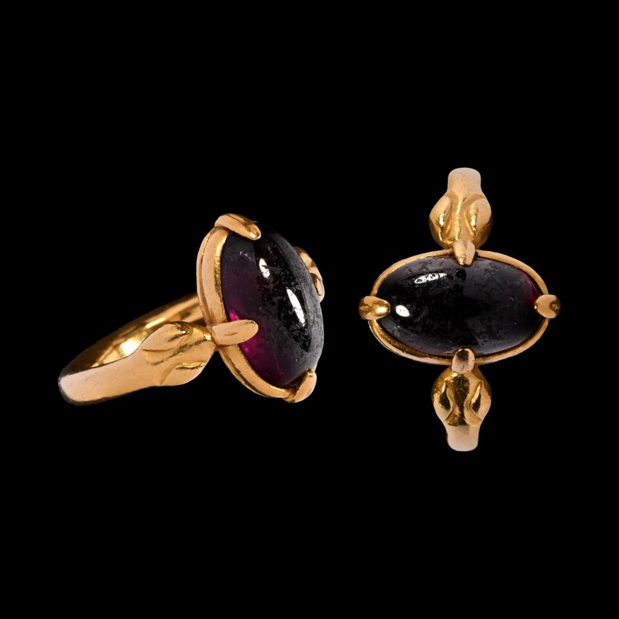 South East Asian Gold Ring with Amethyst Cabochon