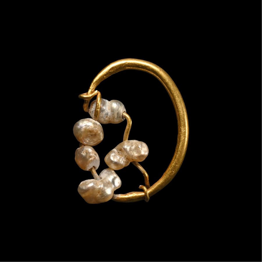 Roman Gold Earring with Pearls