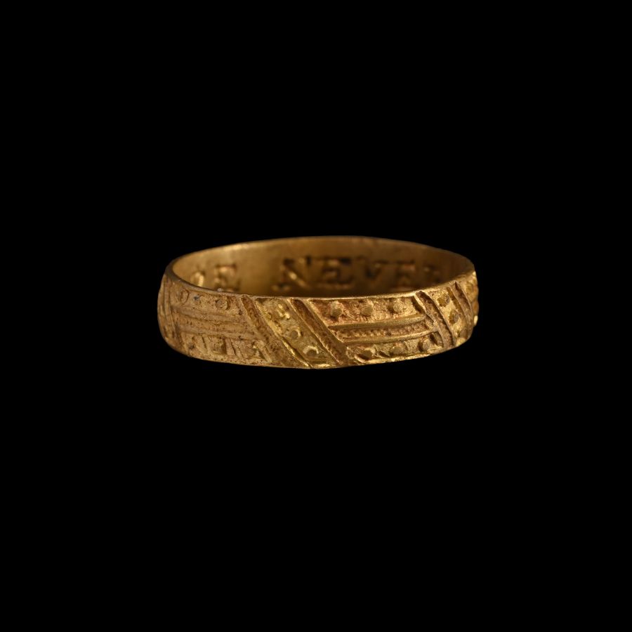 'The Framlingham Manor' Tudor Gold 'FOR EVER ORE NEVER' Wreath Posy Ring