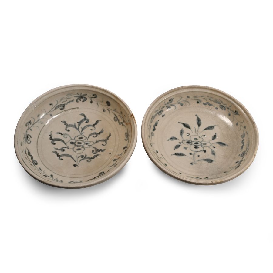 Large Hoi An Cargo Shipwreck Glazed Plate Pair