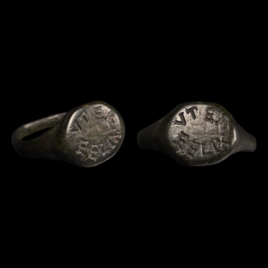 Roman Bronze Ring with 'VTER FELIX'