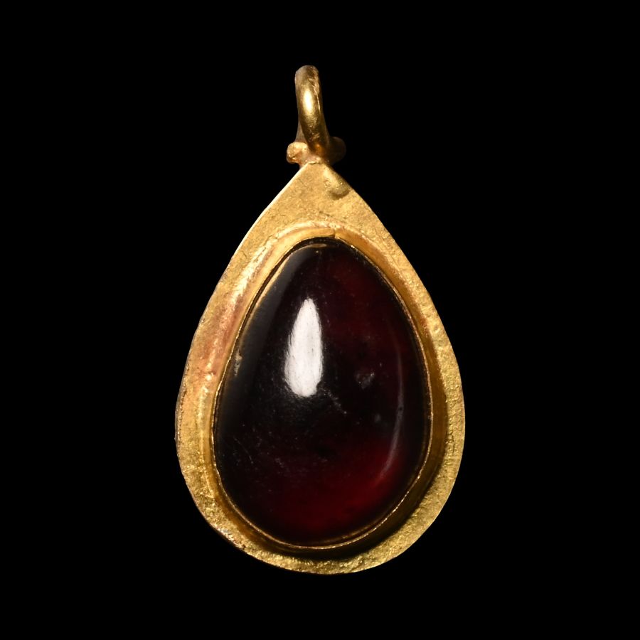 Roman Gold and Garnet Pendant