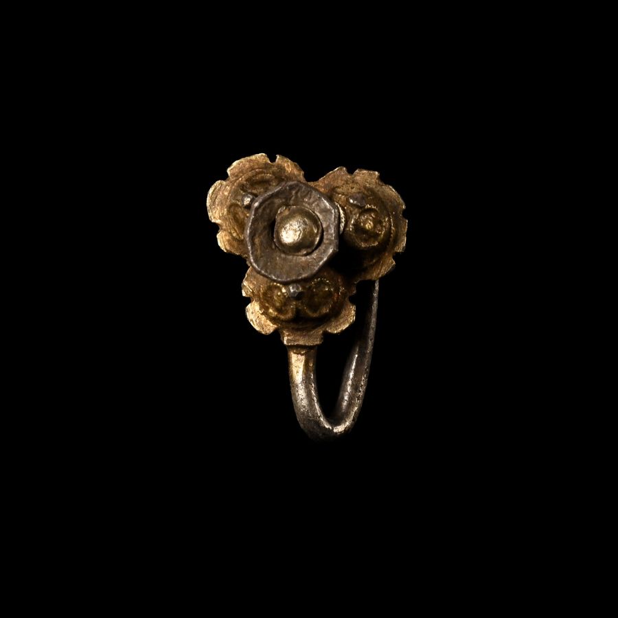 Tudor Silver Hooked Tag Clothes Fastener
