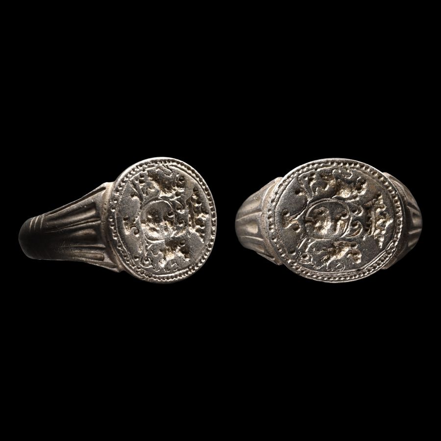 Post Medieval Silver Armorial Ring