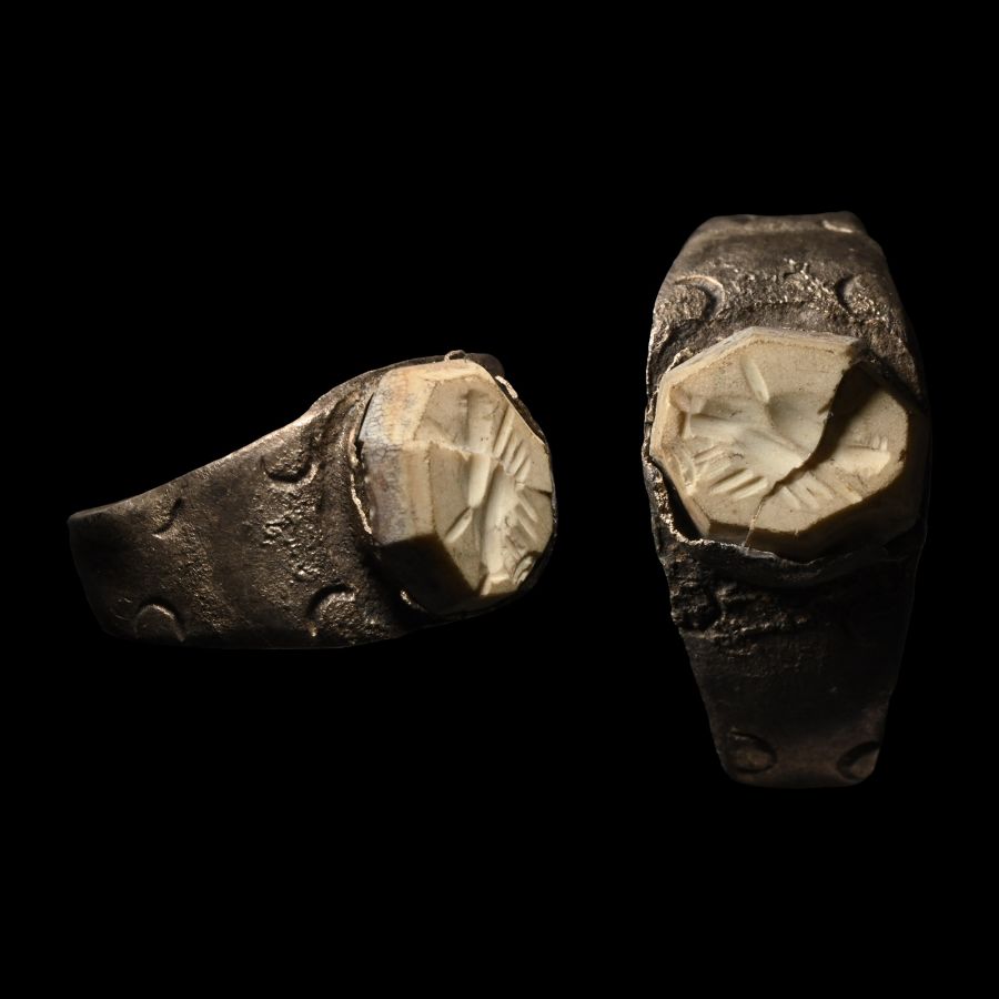 Roman Silver Ring with Clasped Hands Gemstone