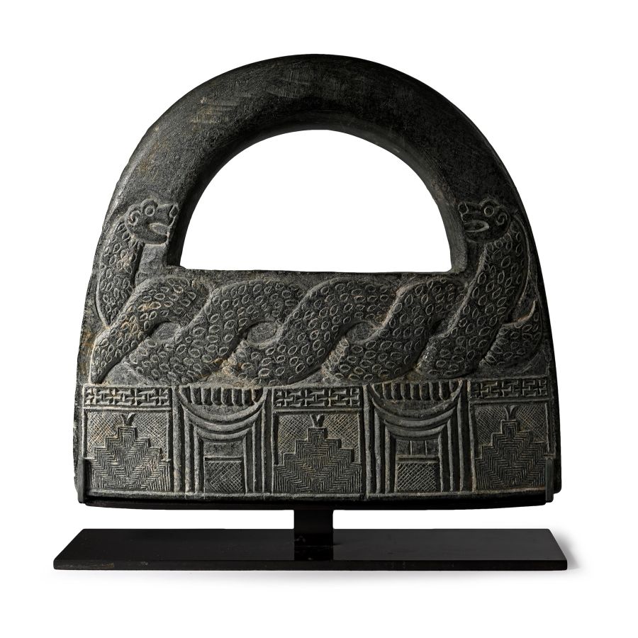 Large Bactrian Black Chlorite 'Hand Bag' Ceremonial Weight