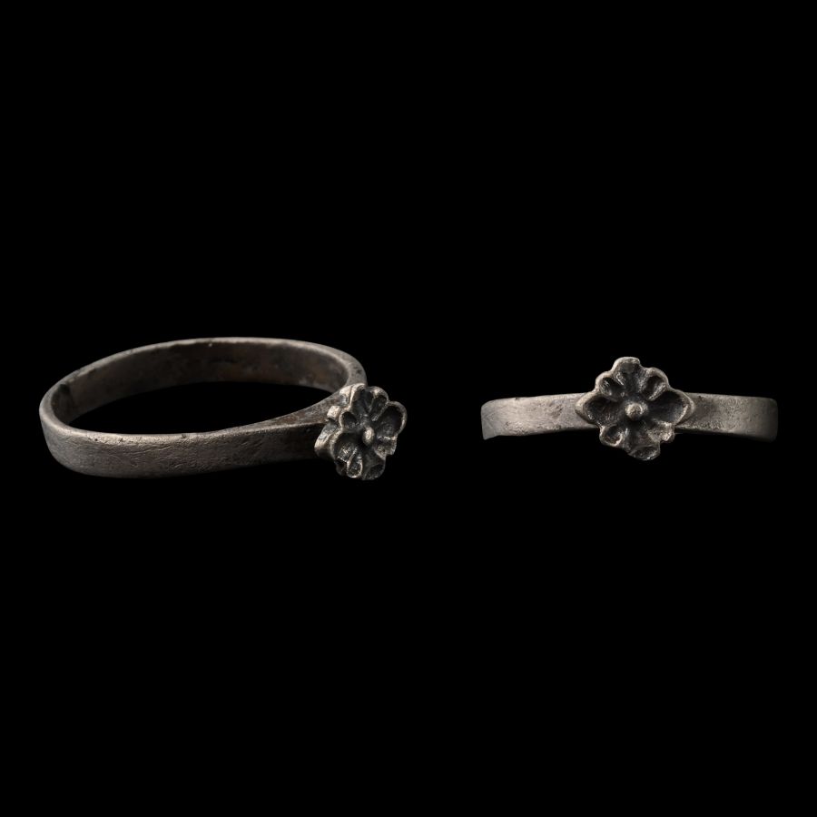 'The Willisham' Medieval Silver Stirrup Ring with Flower