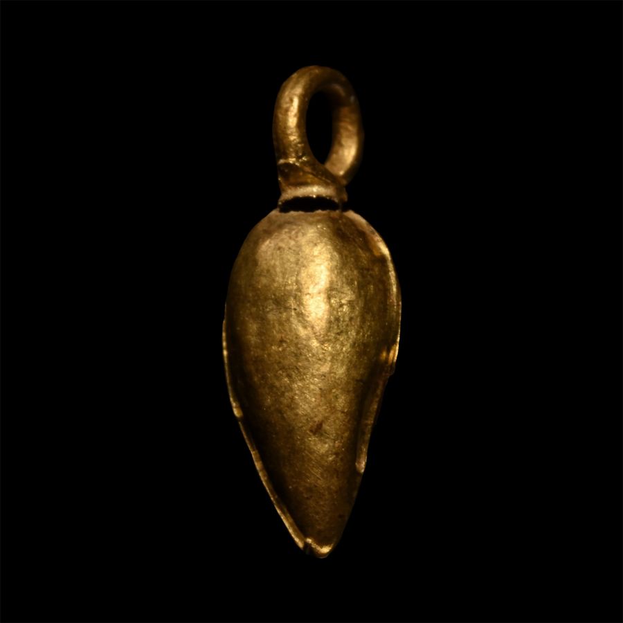 Roman Gold Teardrop Pendant
