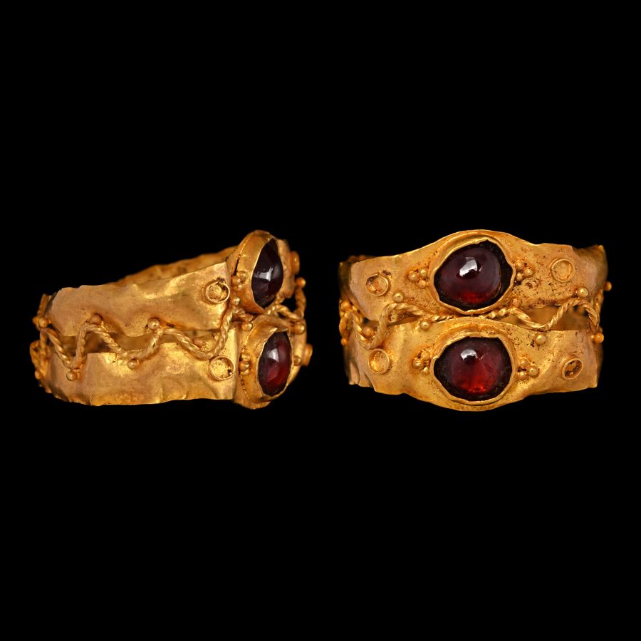 Roman Gold Ring with Garnets