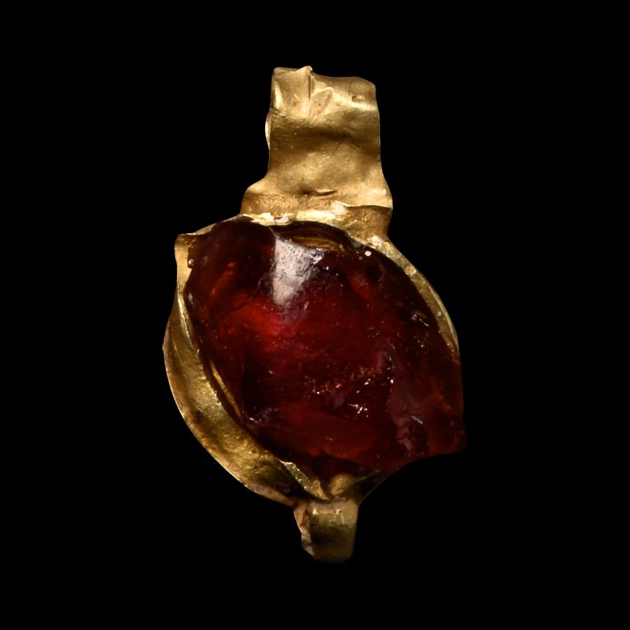Roman Gold and Garnet Pendant