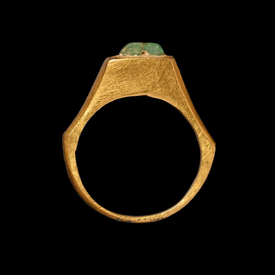 Roman Gold Ring with Emerald Gemstone