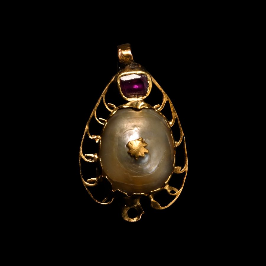 Stuart Period Gold Pendant with Pearl