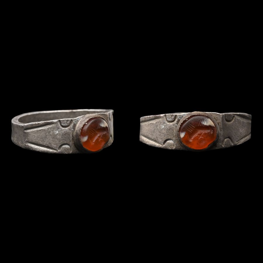 Roman Silver Ring with Clasped Hands Gemstone